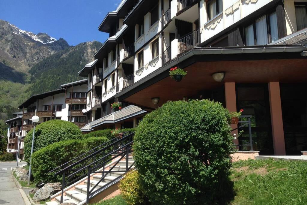 Au Coeur De Chamonix, Un Ecrin De Verdure Apartamento Exterior foto