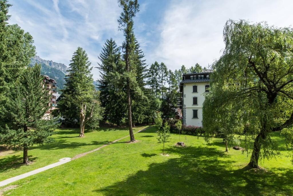 Au Coeur De Chamonix, Un Ecrin De Verdure Apartamento Exterior foto