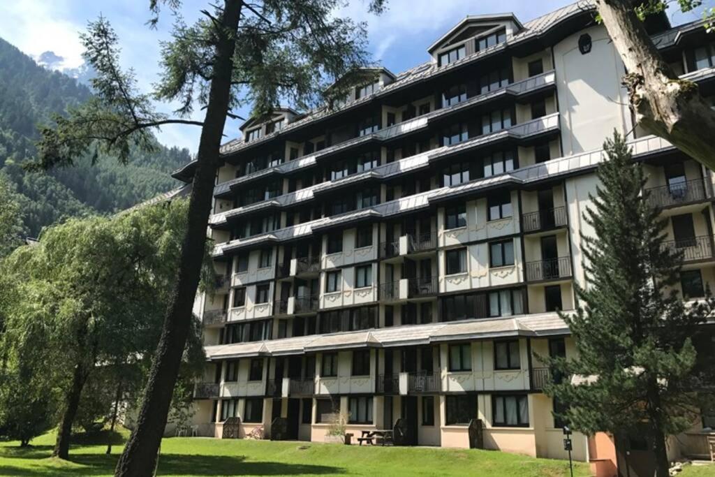 Au Coeur De Chamonix, Un Ecrin De Verdure Apartamento Exterior foto